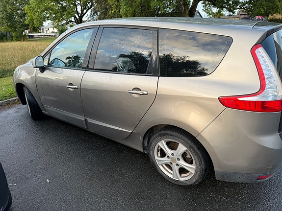 Renault Grand Scenic III 4 of 6