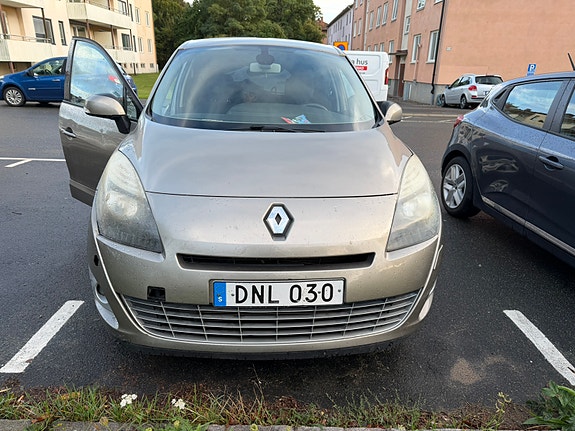 Renault Grand Scenic III 5 of 6
