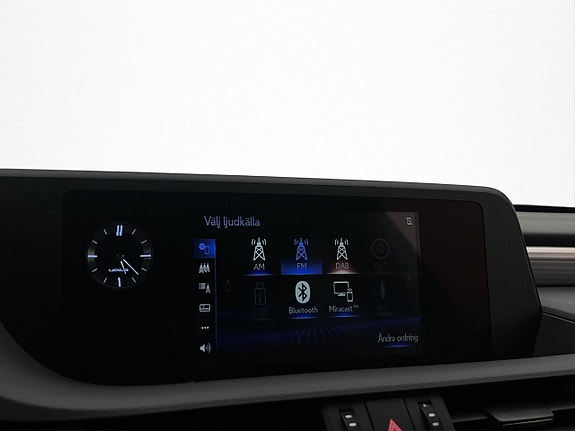 Lexus ES300h 24 of 30
