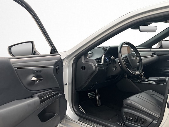 Lexus ES300h 10 of 30