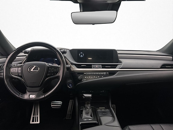 Lexus ES300h 13 of 30