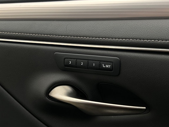 Lexus ES300h 15 of 30