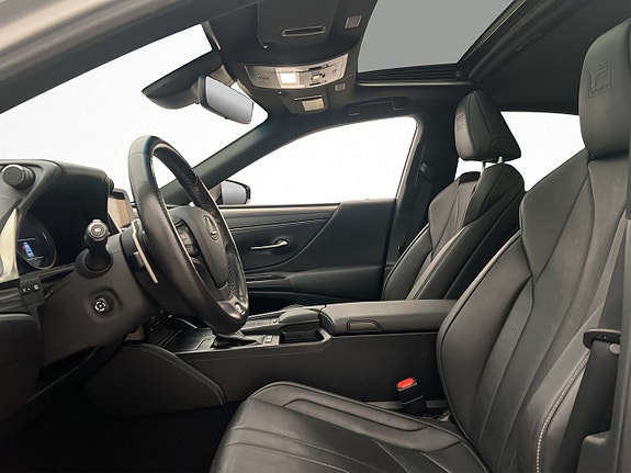 Lexus ES300h 12 of 30