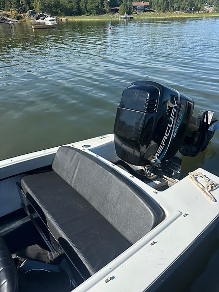 Smuggler 18. Mercury 225 EFI V6 2-takt 5 of 14