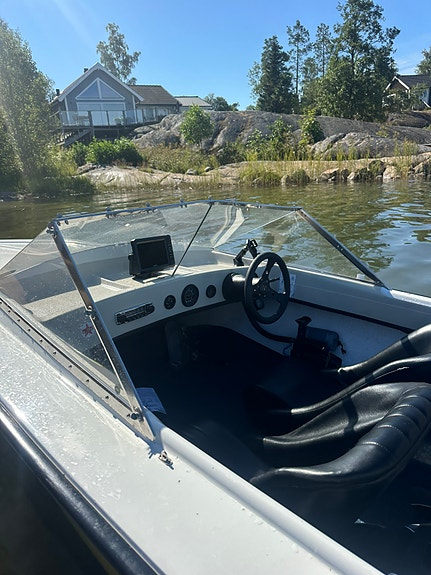 Smuggler 18. Mercury 225 EFI V6 2-takt 3 of 14