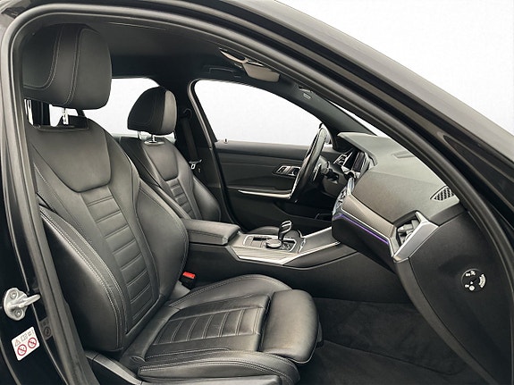 BMW 330i 28 of 30