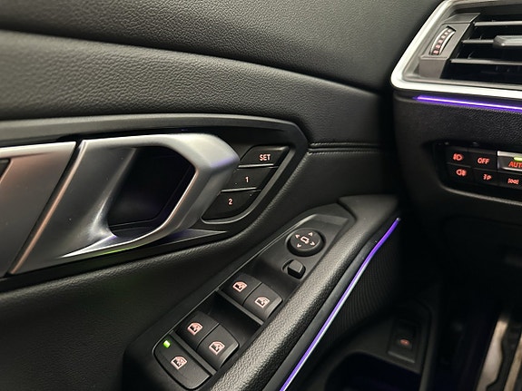 BMW 330i 15 of 30