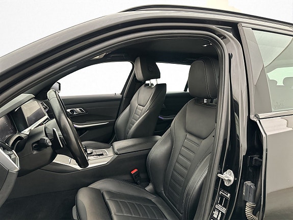 BMW 330i 12 of 30