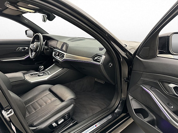 BMW 330i 29 of 30