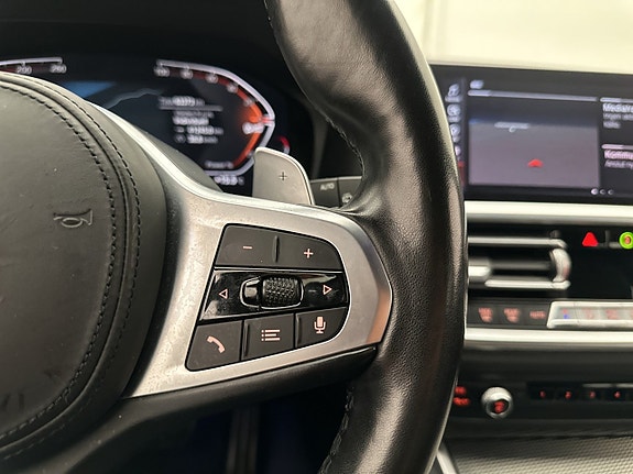 BMW 330i 19 of 30