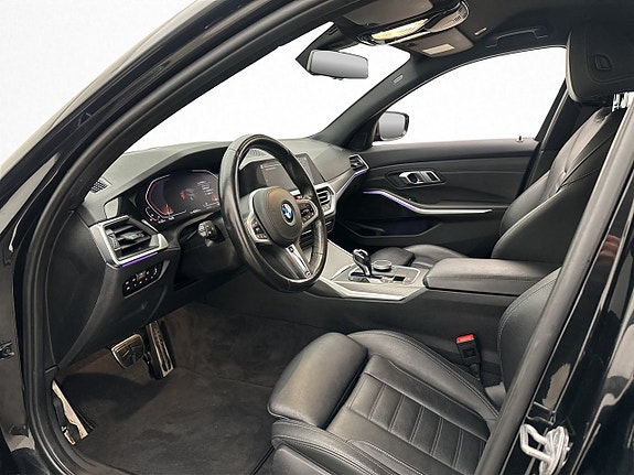 BMW 330i 11 of 30