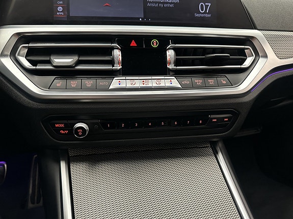BMW 330i 26 of 30