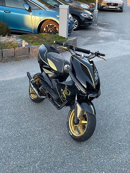 Yamaha Aerox 4 of 10