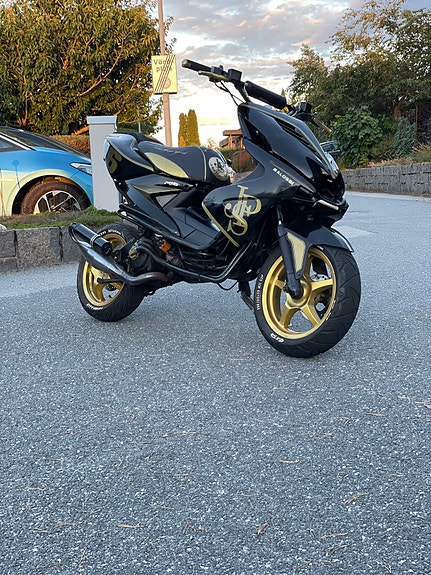 Yamaha Aerox 9 of 10