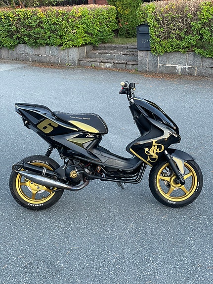 Yamaha Aerox 7 of 10