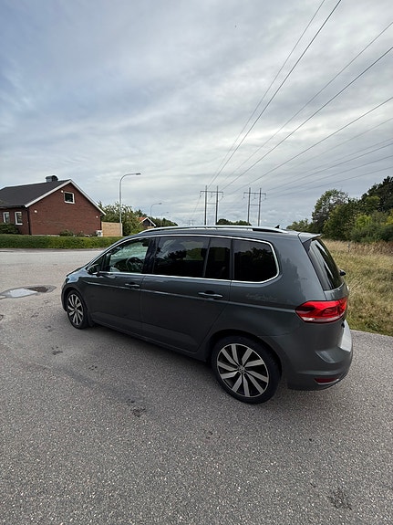 Volkswagen Touran 3 of 6