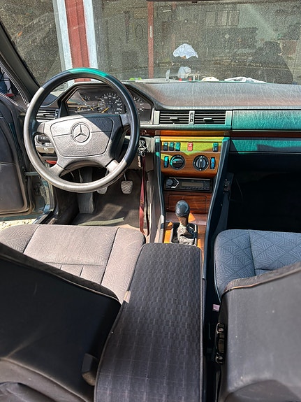 Mercedes-Benz 300 D 12 of 14
