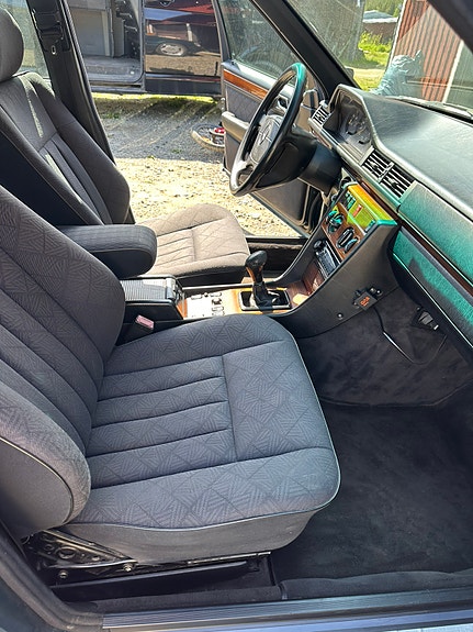 Mercedes-Benz 300 D 14 of 14