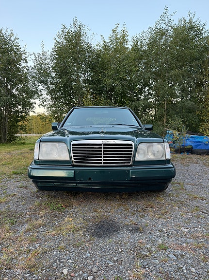 Mercedes-Benz 300 D 5 of 14