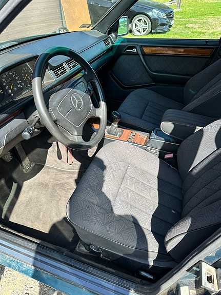 Mercedes-Benz 300 D 8 of 14