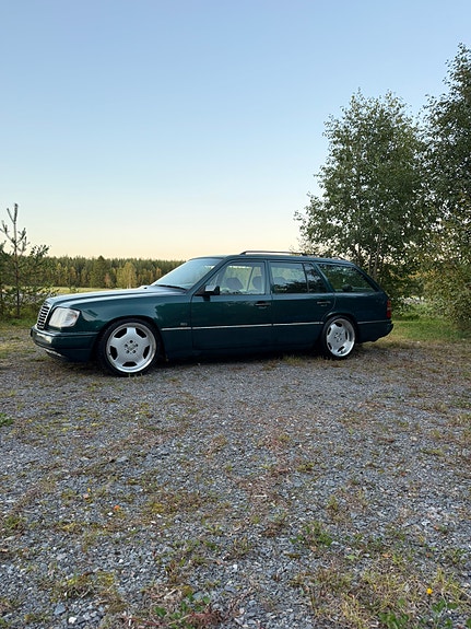 Mercedes-Benz 300 D 4 of 14