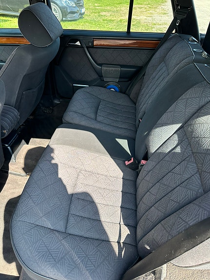 Mercedes-Benz 300 D 11 of 14