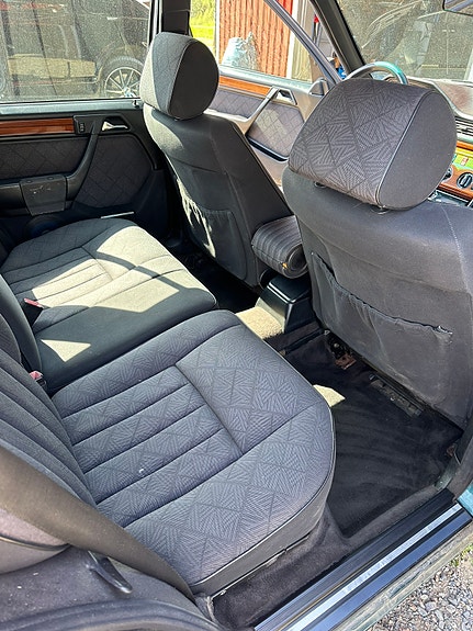 Mercedes-Benz 300 D 13 of 14