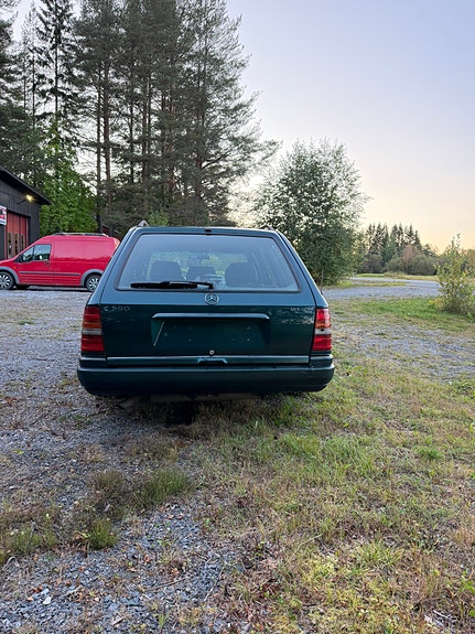 Mercedes-Benz 300 D 6 of 14