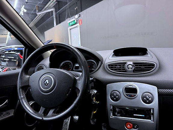Renault Clio 11 of 14
