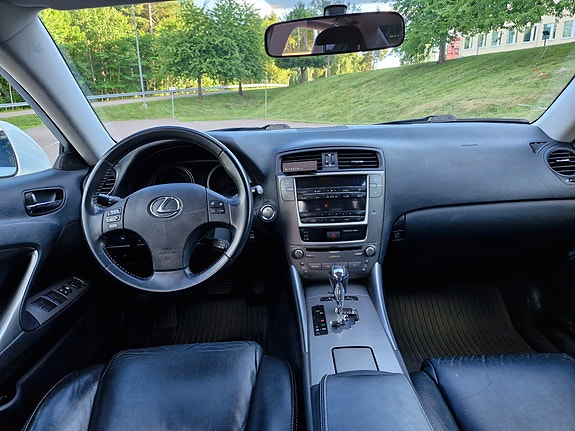 Lexus IS250 6 of 11