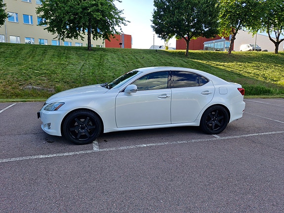 Lexus IS250 3 of 11