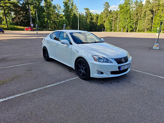 Lexus IS250 2 of 11
