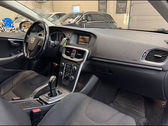 Volvo V40 6 of 8