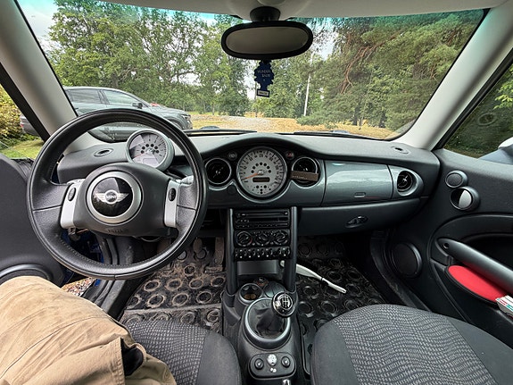 MINI Cooper 8 of 11