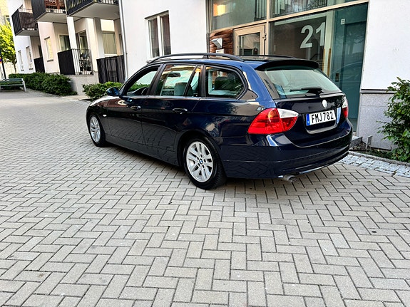 BMW 320d 3 of 6