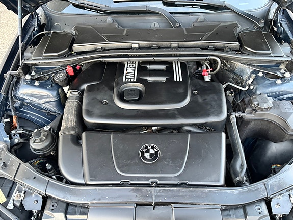 BMW 320d 4 of 6