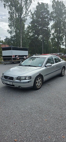 Volvo S60 2 of 5