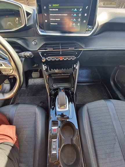 Peugeot e-208 24 of 27