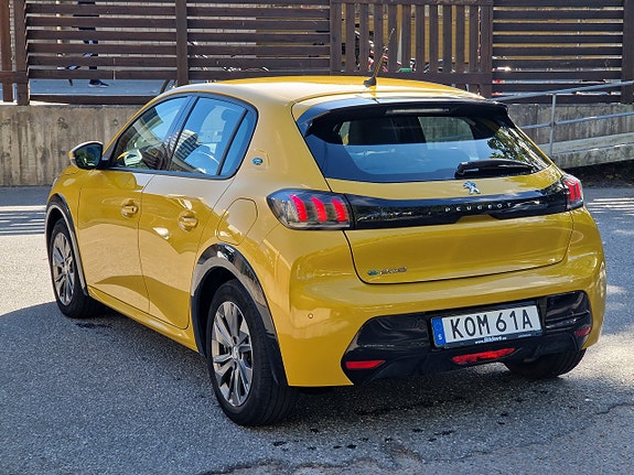 Peugeot e-208 7 of 27