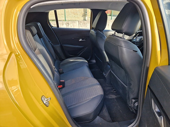 Peugeot e-208 12 of 27