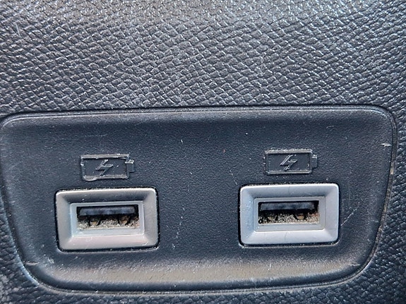 Peugeot e-208 16 of 27