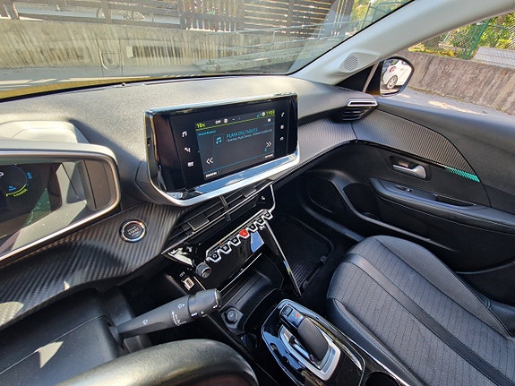 Peugeot e-208 25 of 27