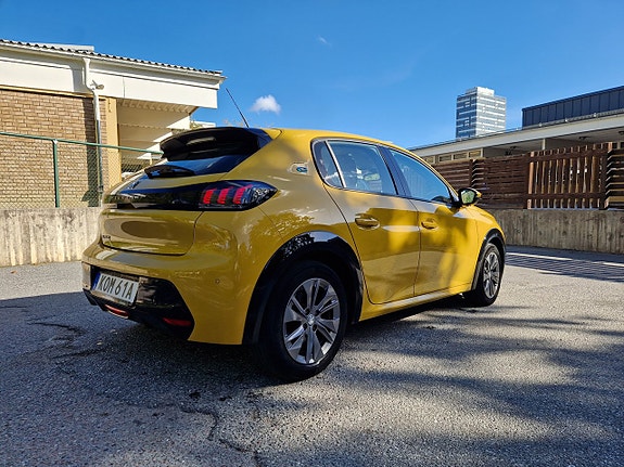 Peugeot e-208 5 of 27