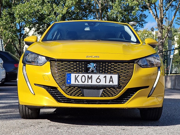 Peugeot e-208 2 of 27