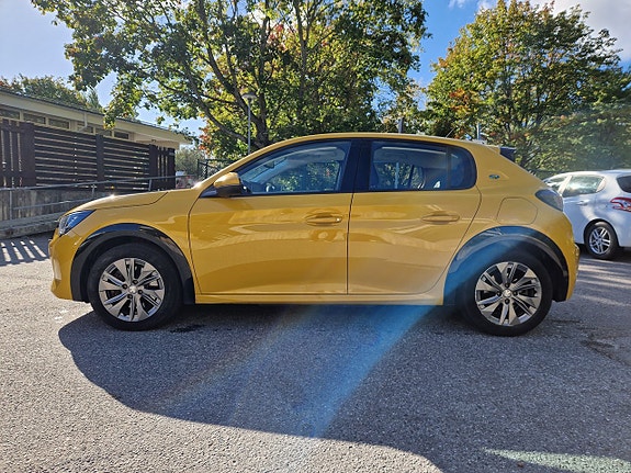 Peugeot e-208 8 of 27