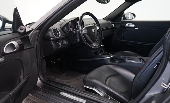 Porsche Cayman S 7 of 8