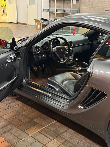 Porsche Cayman S 6 of 9