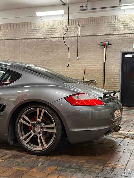 Porsche Cayman S 5 of 9