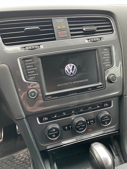 Volkswagen Golf Alltrack 5 of 9