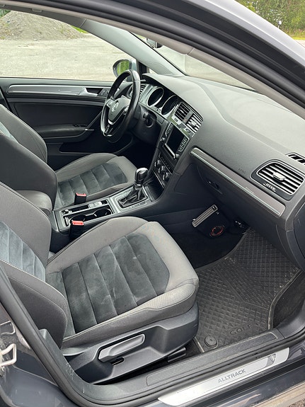 Volkswagen Golf Alltrack 8 of 9